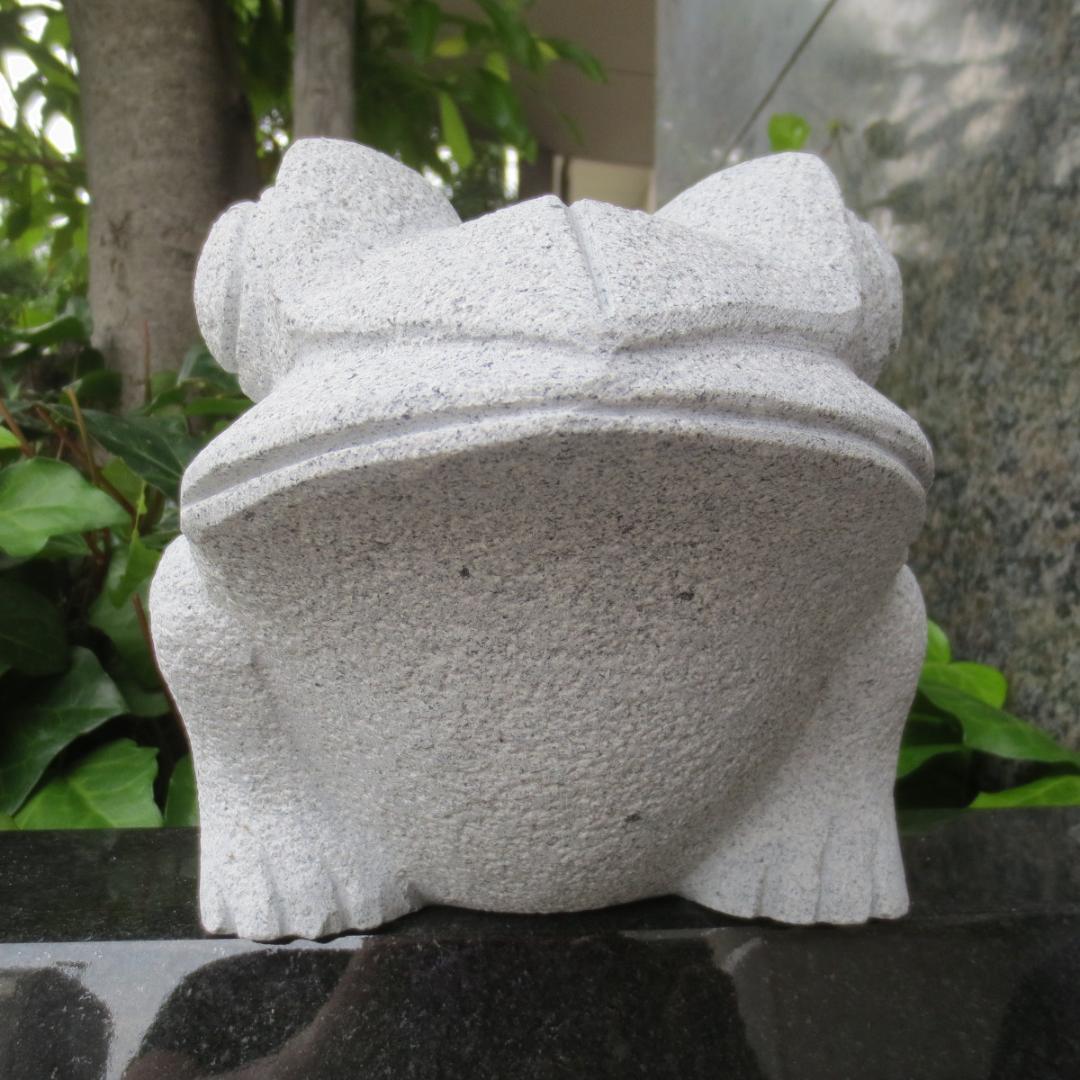 かえる カエル 全長33cm 置物 置き物 雑貨 御影石のオブジェ 庭 玄関