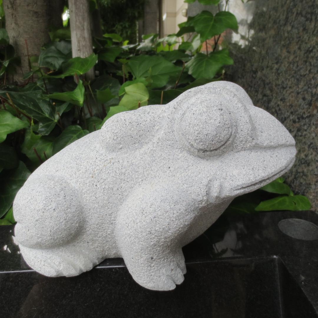かえる カエル 全長33cm 置物 置き物 雑貨 御影石のオブジェ 庭 玄関