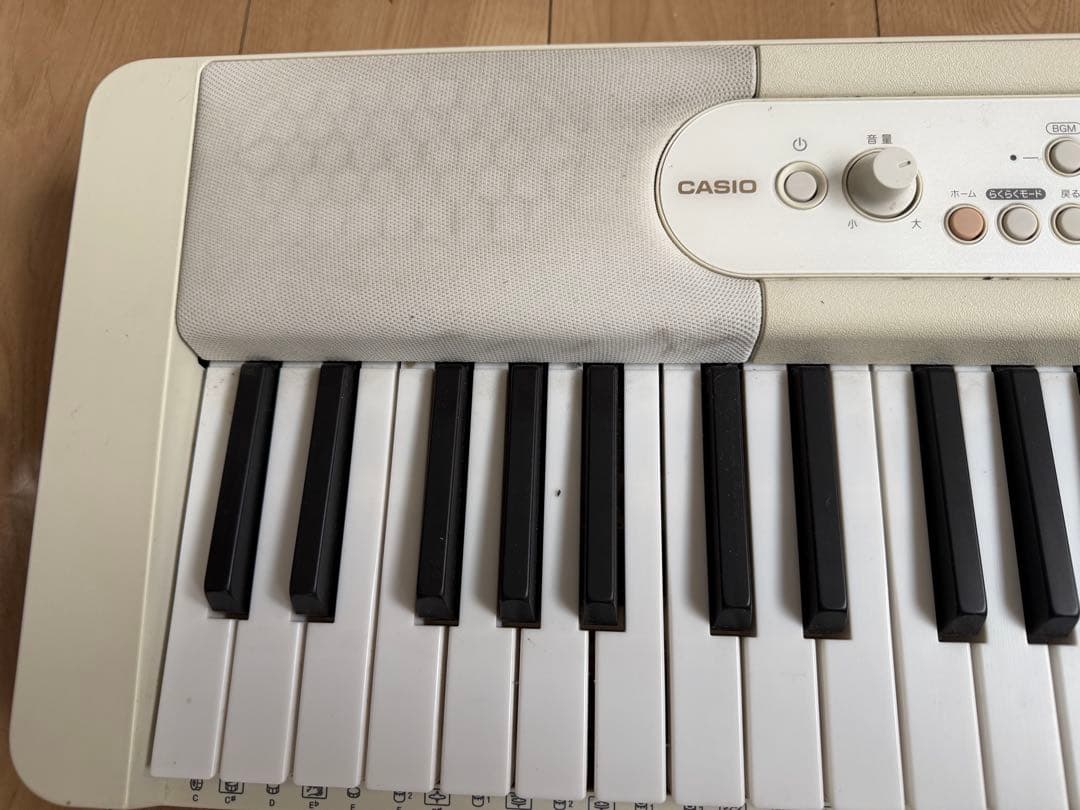 CASIO LK-526電子ピアノ ホワイト
