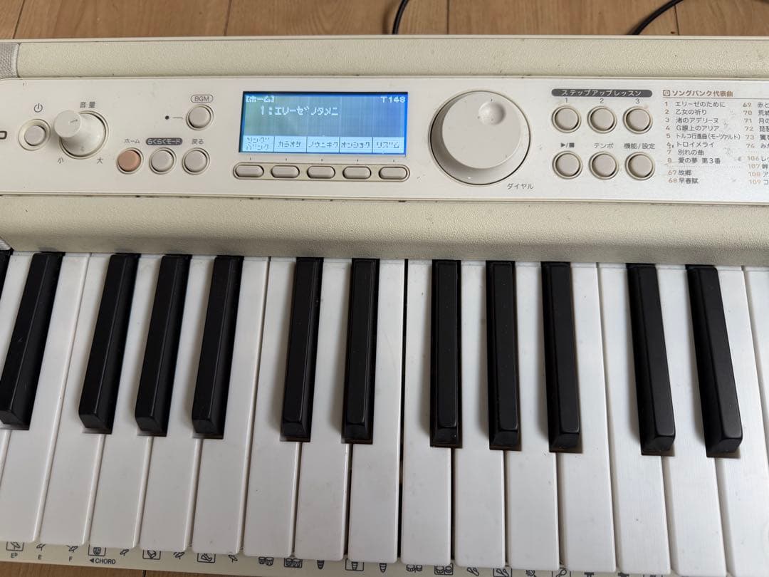 CASIO LK-526電子ピアノ ホワイト