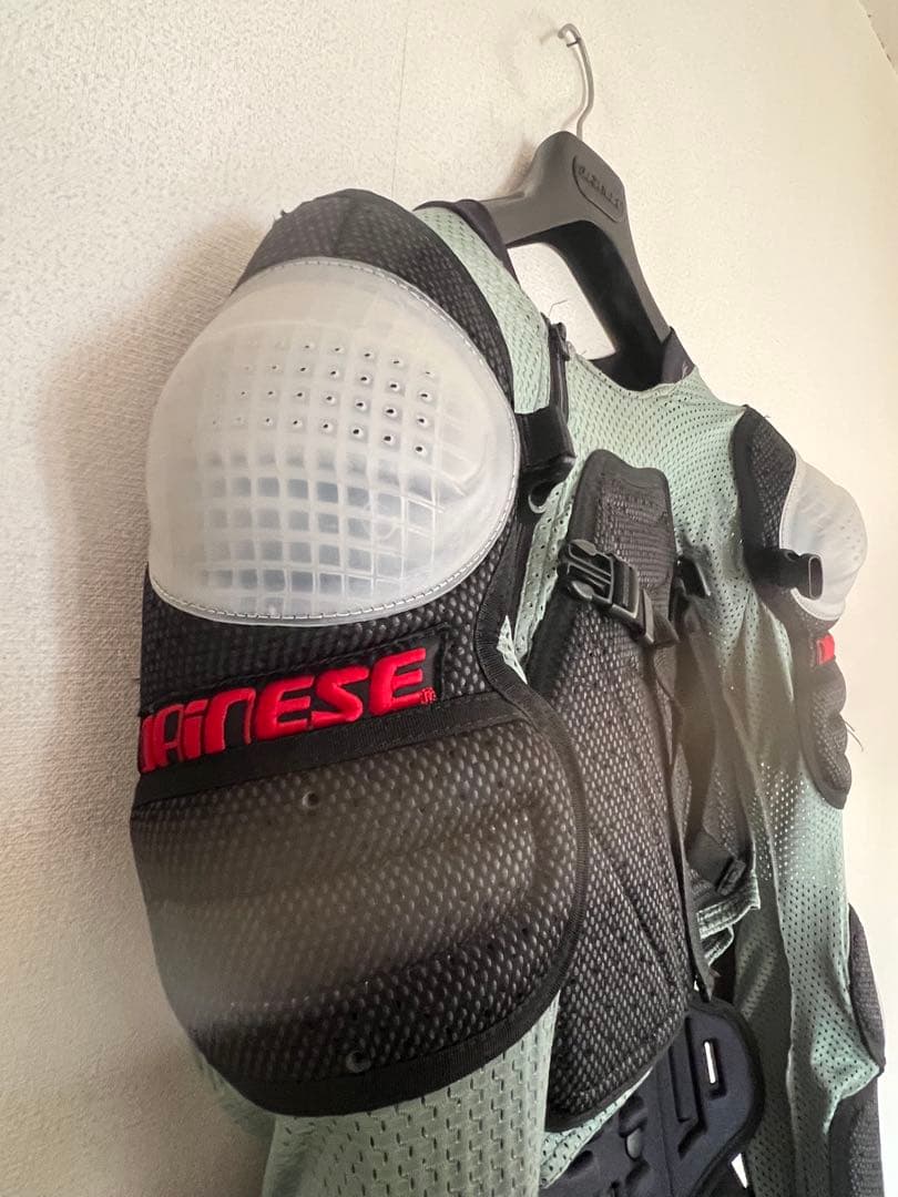 Dainese プロテクター メッシュ＋膝プロテクター付き