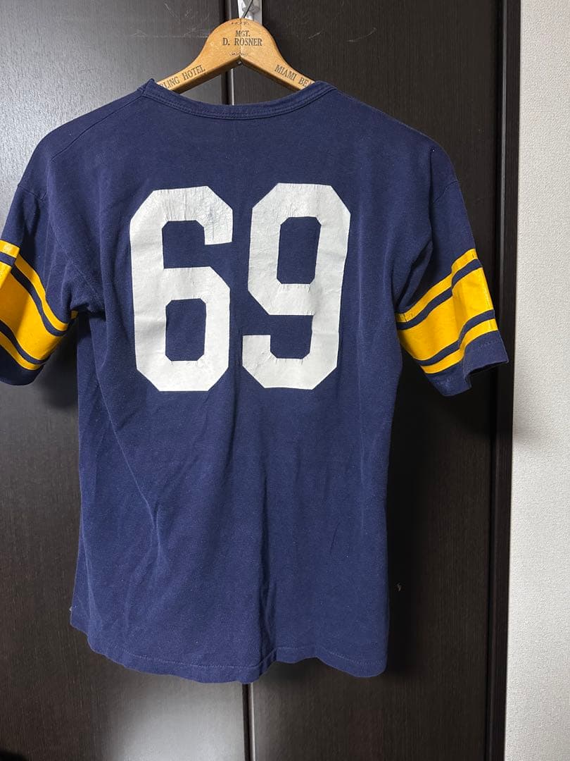 Champion HOLY CROSS 69 XL ランタグ　古着フットボールT