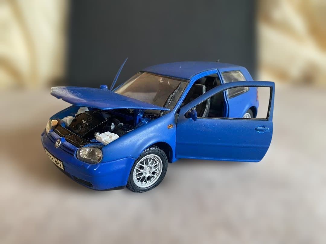 【絶版】VWゴルフIV GTI & ニュービートル 1/18 ダイキャストセット