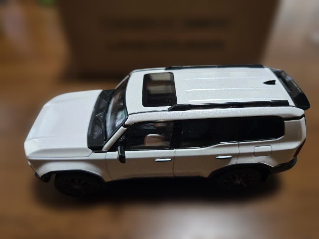 人気色❗非売品❗希少❗ランドクルーザー250 ミニカー　白