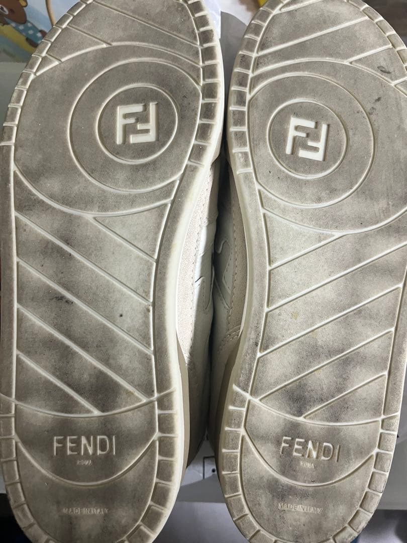 FENDlマッチ　スニーカー　ホワイトスエード