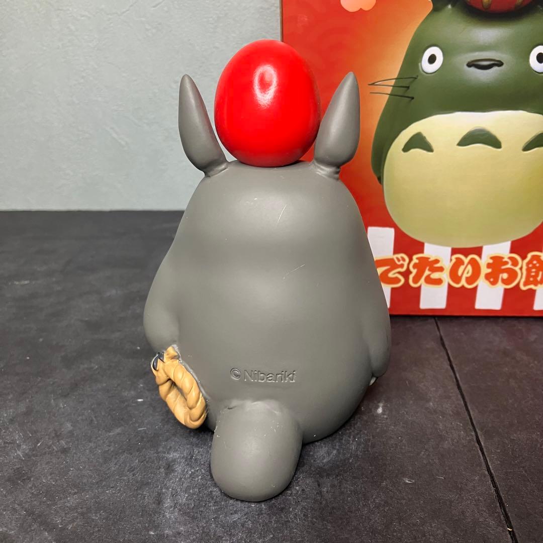 となりのトトロ　めでたいお飾り　大トトロと小さいダルマ　高さ約12.5㎝