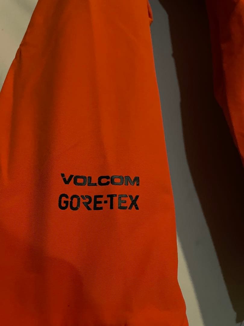 VOLCOM GORE-TEX スノーボードジャケットクリーニング&撥水加工済み