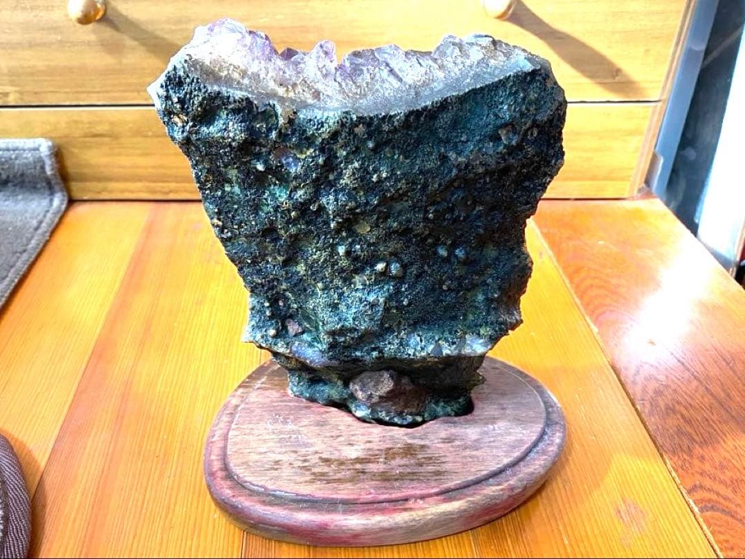 アメジスト クラスター 約2.3キログラム 木製台座付き