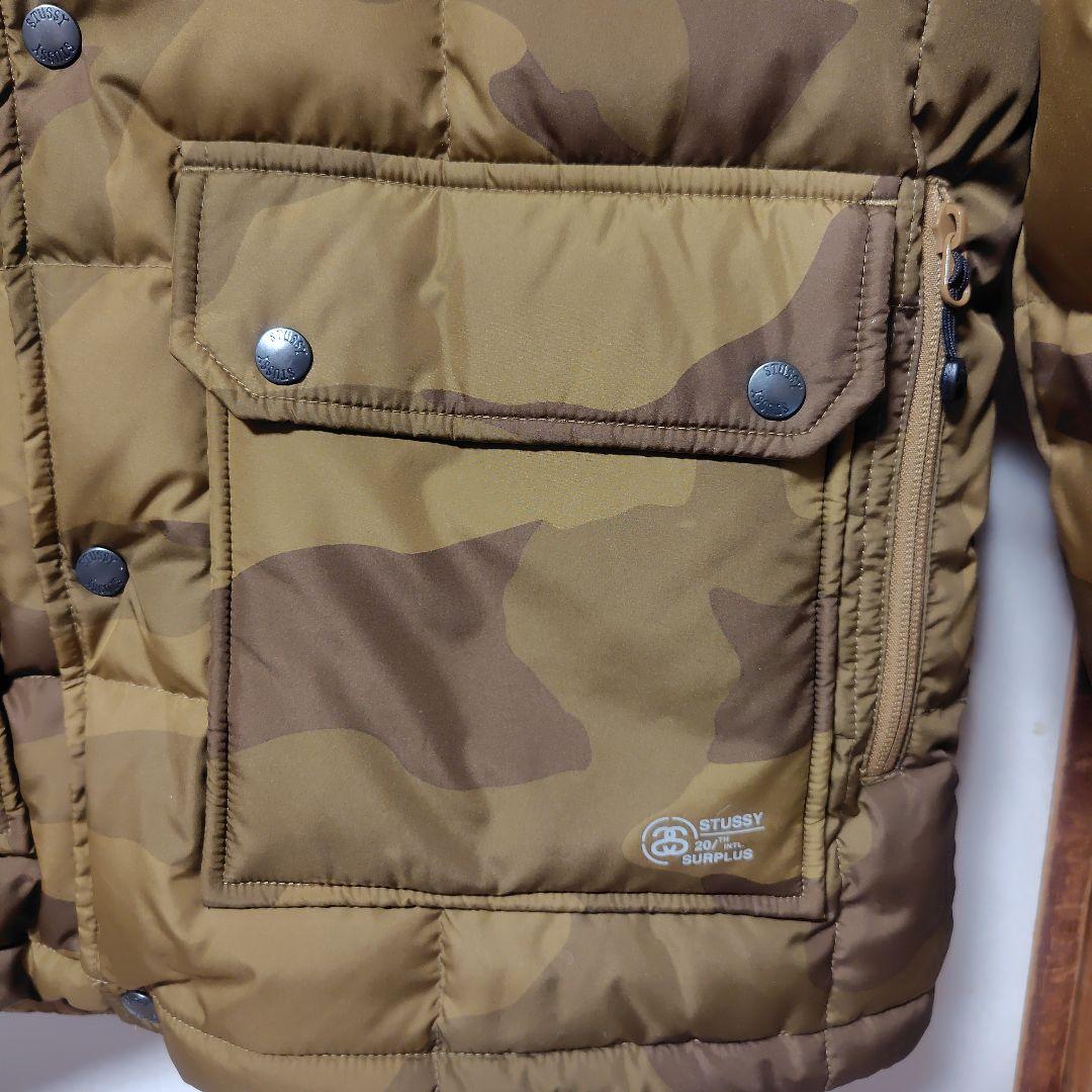 STUSSY 迷彩ダウンジャケット 20TH SURPLUS　メンズ