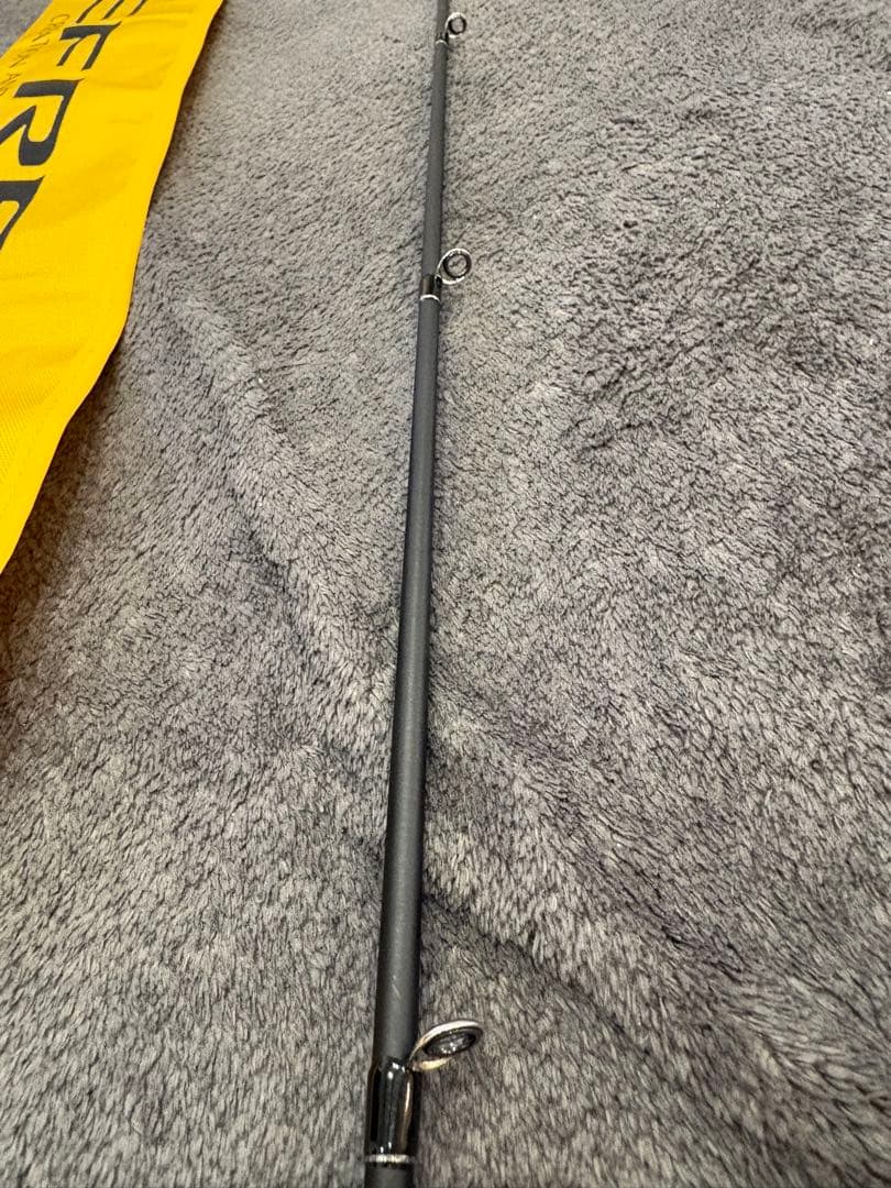 3/19まで出品　美品　がまかつ　ラグゼEFREET B64M-R DRT