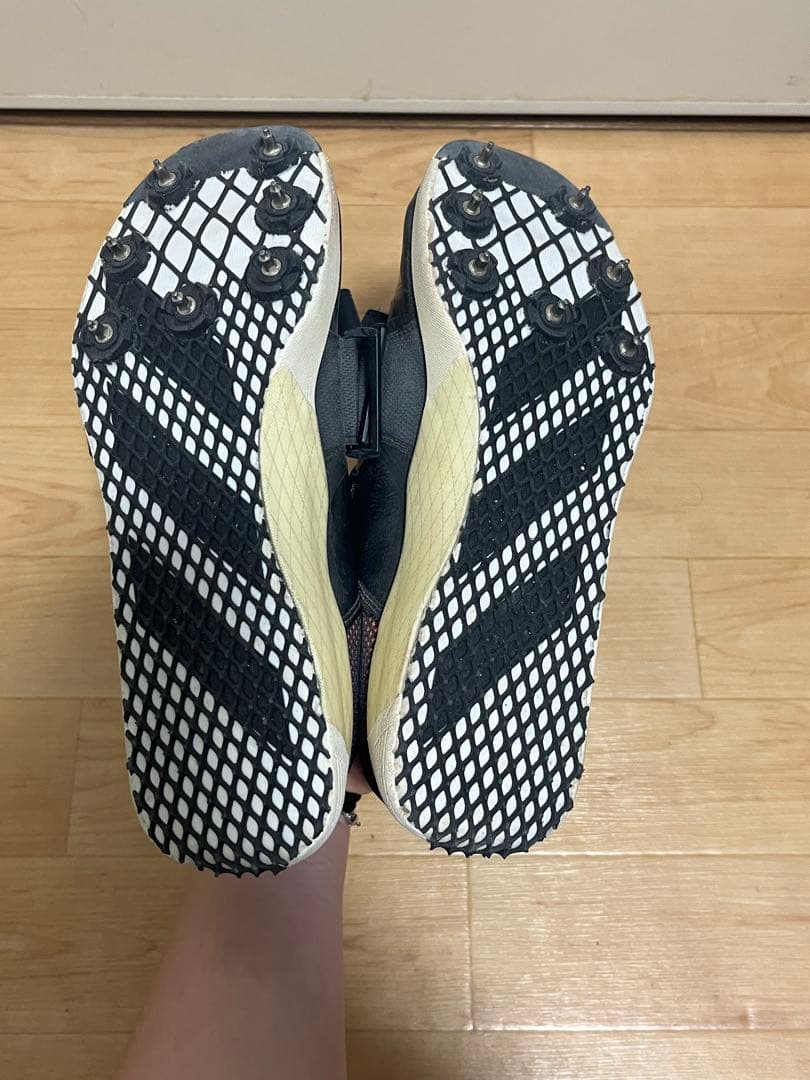 adidas スパイクシューズ ブラック/オレンジ