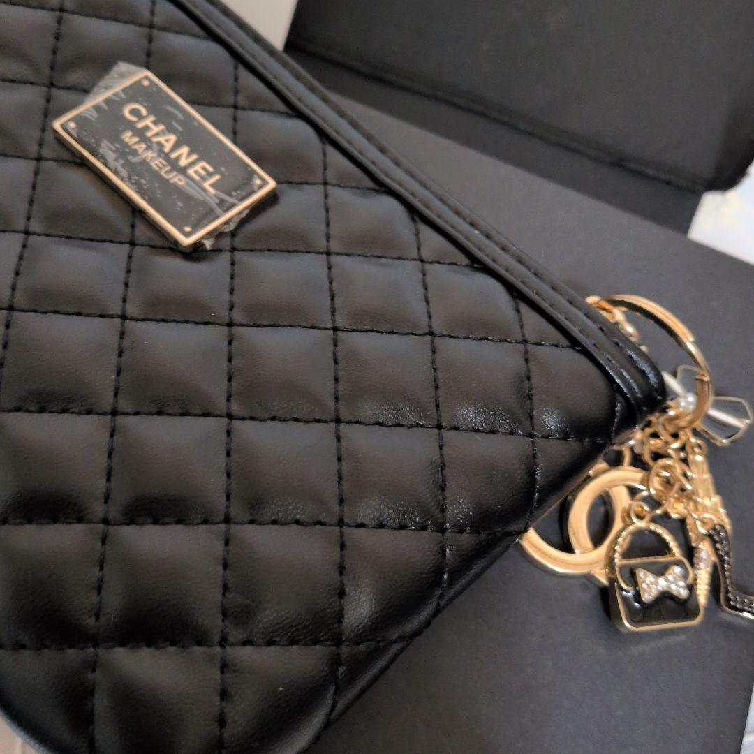 新品未使用　CHANELノベルティ　ポーチ　セカンドバッグ新品ノベルティャーム付