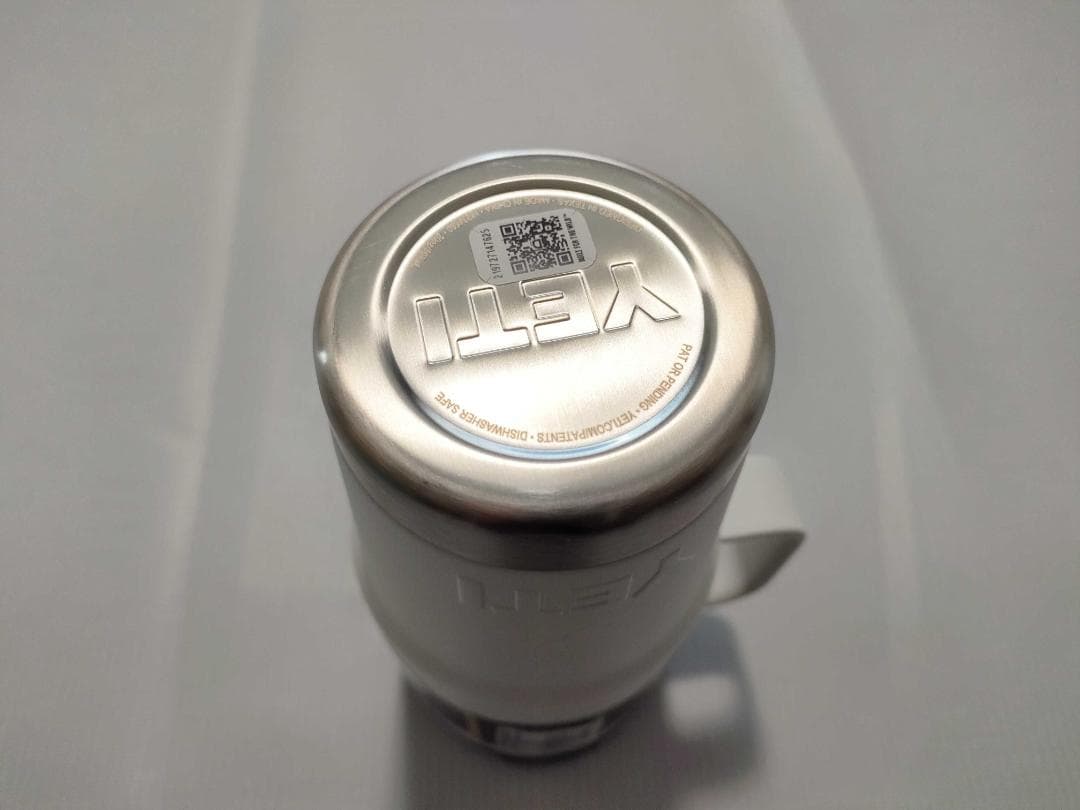 YETI ランブラー 20oz トラベルマグ 白 保温保冷 蓋付き
