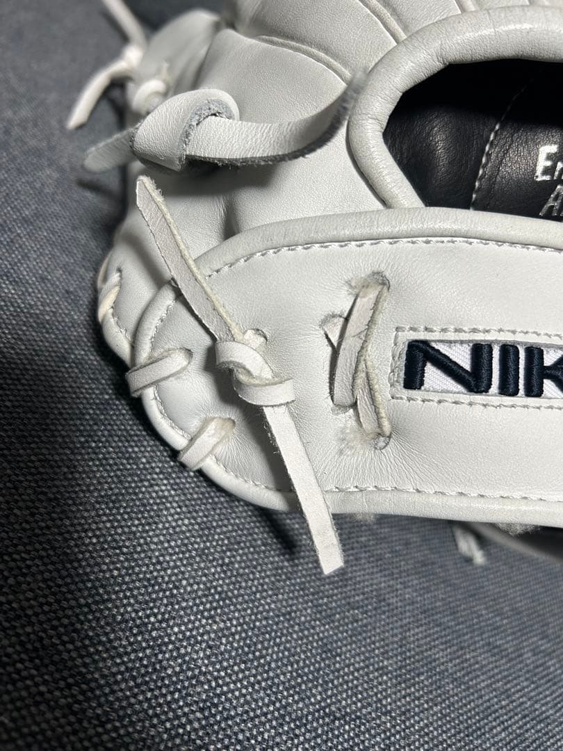 NIKE 硬式グローブ ホワイト/ブラック 11.75 ベルト部加工 USモデル