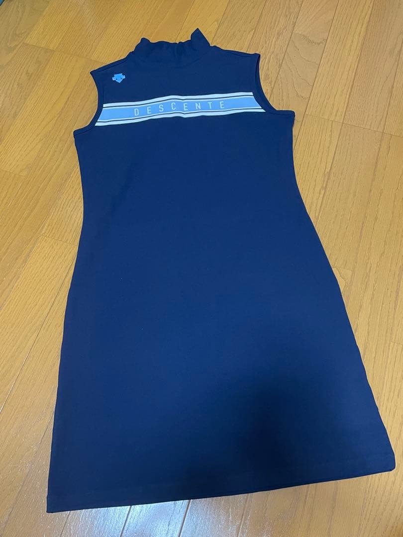 【新品未使用品】デサントゴルフ　ワンピース　M ネイビー