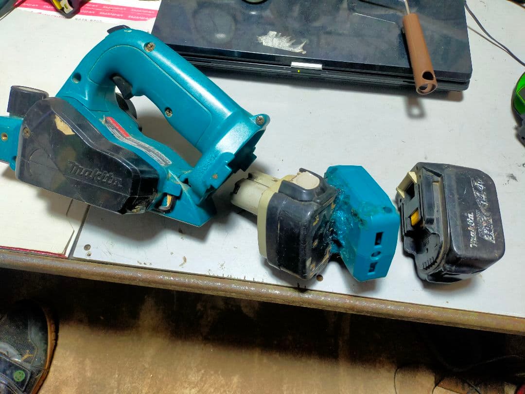 マキタ　Ni-Cd12v電池使用工具用リチウムイオン電池アダプター