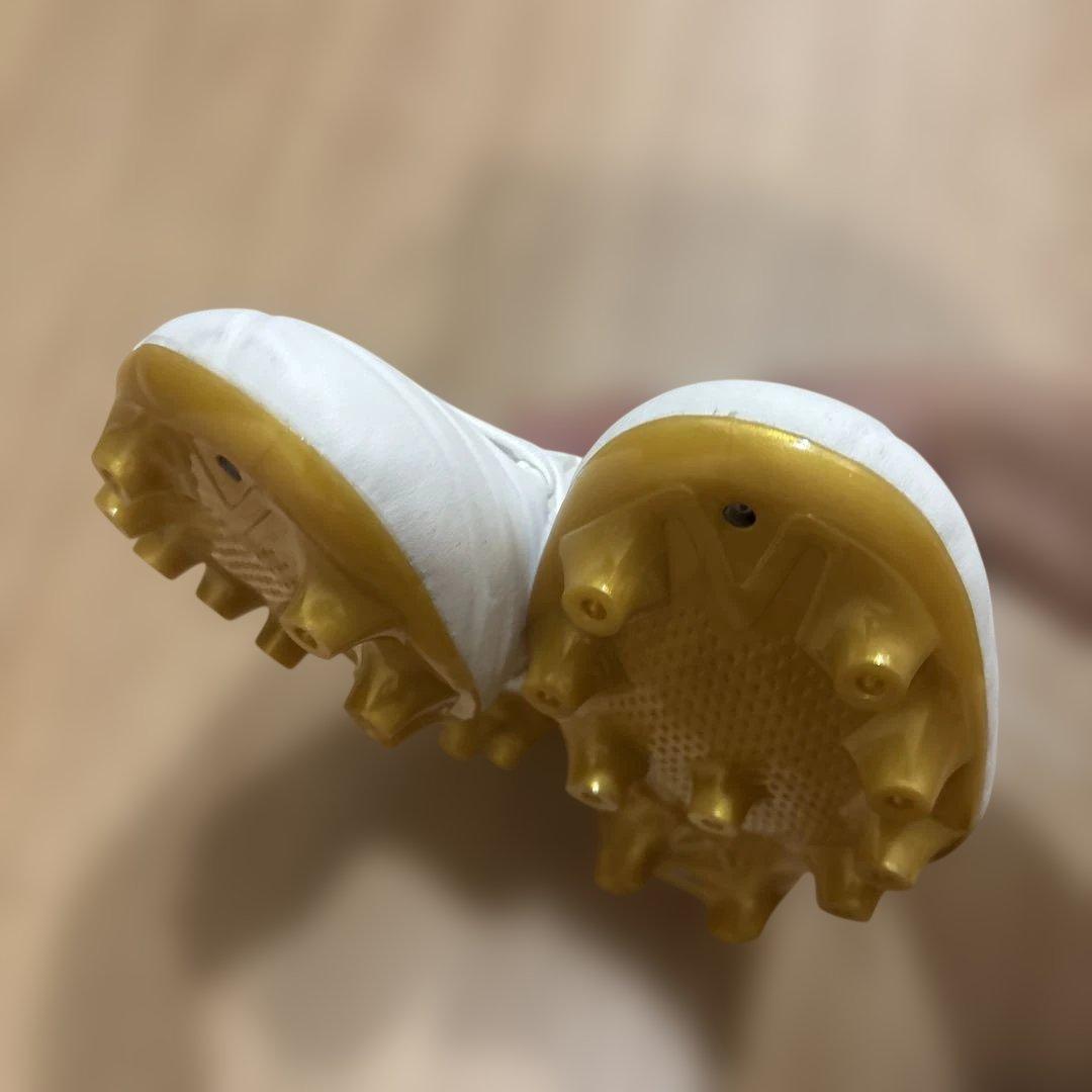ASICS サッカーシューズ ホワイト/ゴールド 27.5cm