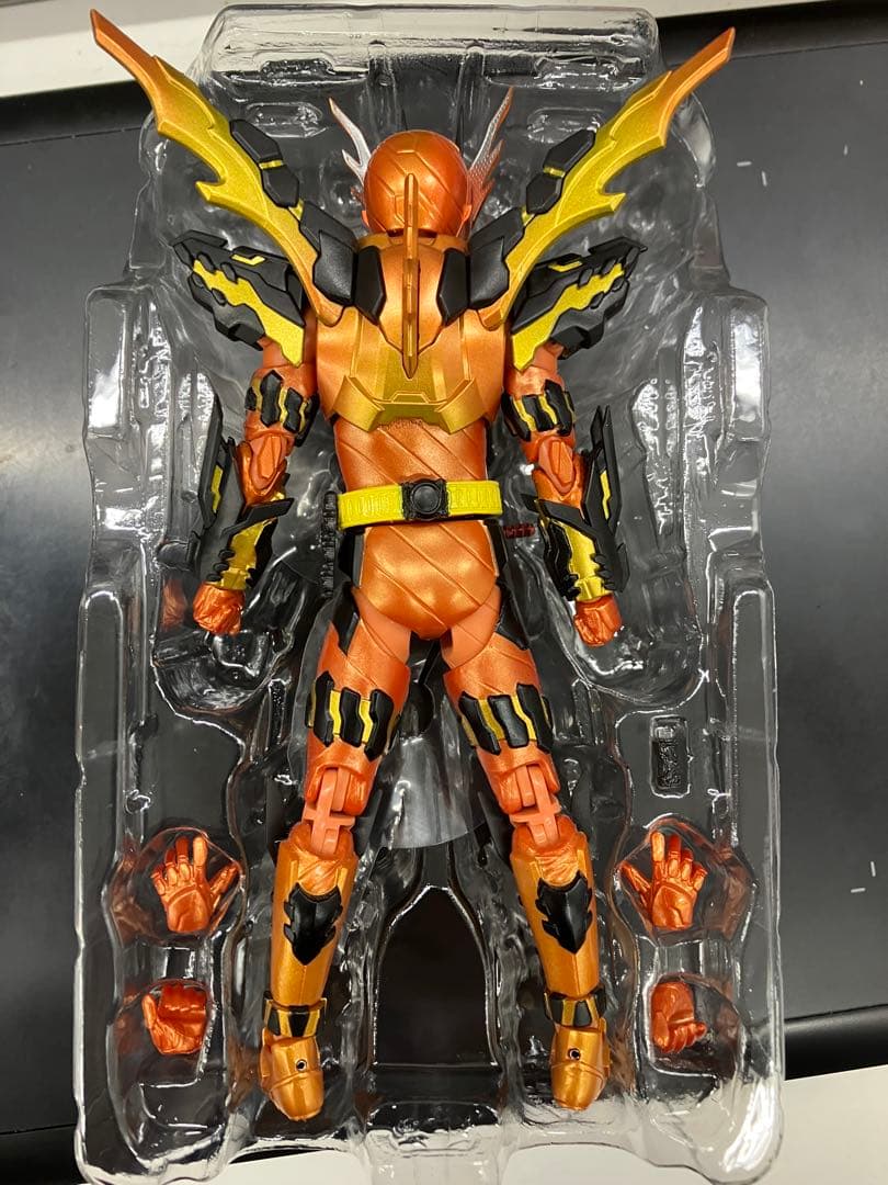 仮面ライダークローズマグマ　S.H.Figurarts