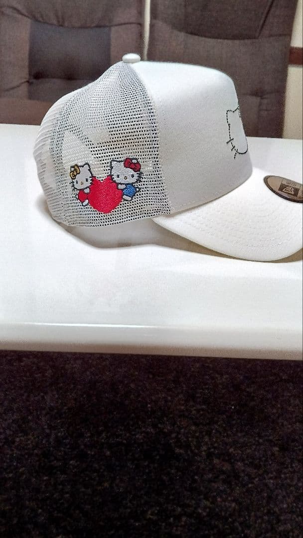 最終お値下げハローキティ トラッカーキャップ ホワイト(NEW ERA）