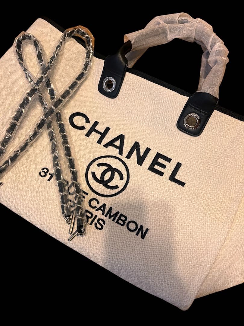 CHANEL ノベルティホワイトキャンバスショルダーバッグ