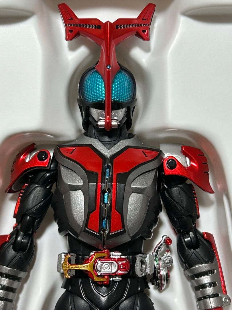 フィギュアーツ　真骨彫　仮面ライダーカブト ハイパーフォーム　10th Ver.
