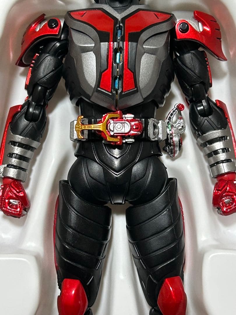 フィギュアーツ　真骨彫　仮面ライダーカブト ハイパーフォーム　10th Ver.
