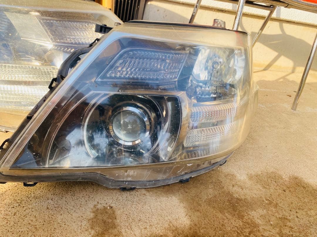 トヨタアルファード１０系/ALPHARD　ANH10　右　純正HIDヘッドライト