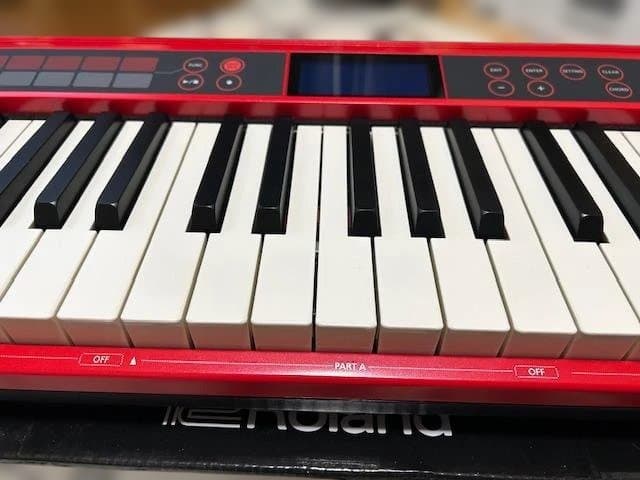 Roland GO:KEYS 赤 電子ピアノ 3回ほど使用しました。
