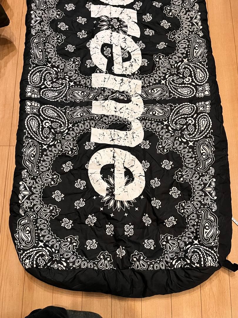 ノースフェイス　シュプリーム　寝袋　Supreme バンダナ柄　ブラック