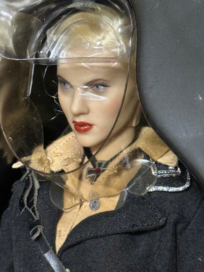 ザ・スピリット シルケン・フロス 1/6サイズ　ホットトイズ