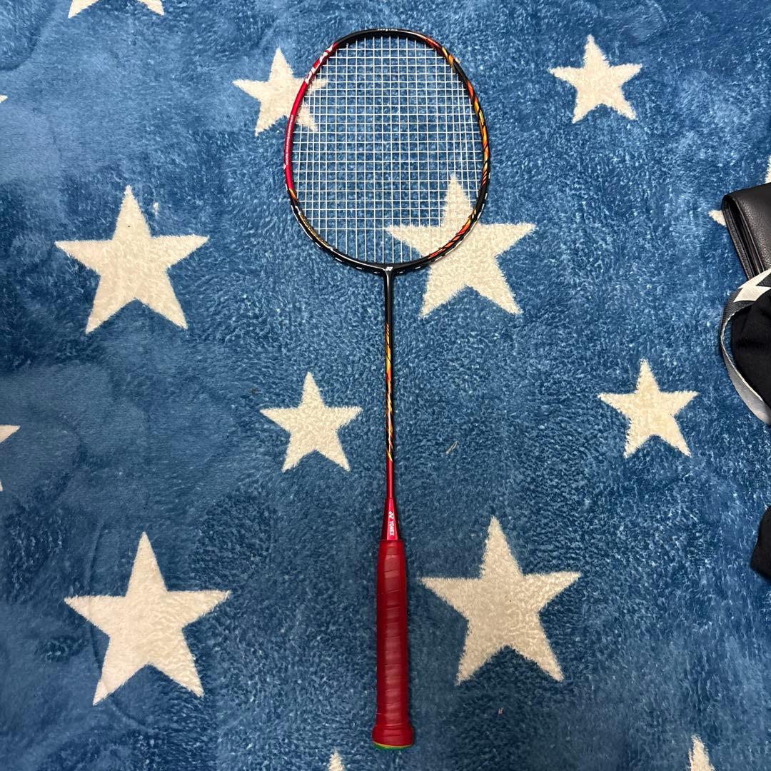 YONEX バドミントンラケット 赤/黒
