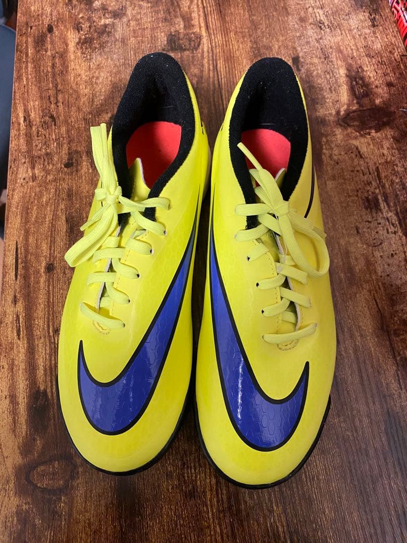 NIKE フットサルシューズ