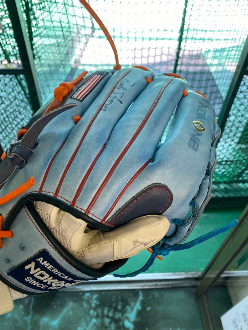 Nokona 硬式野球グローブ(カスタムメイドの為、刺繍で個人名が入っています。