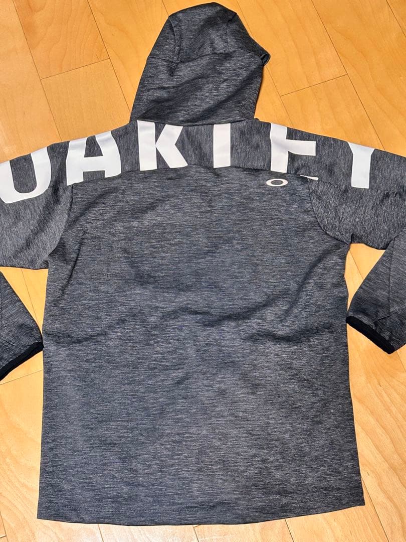 【値下げ！】OAKLEYオークリー　グレー　フード付きジャージ上下セット