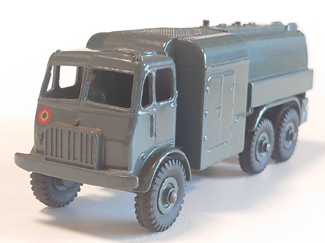 ミニカー DINKY PRESSURE REFUELLER RENAULT
