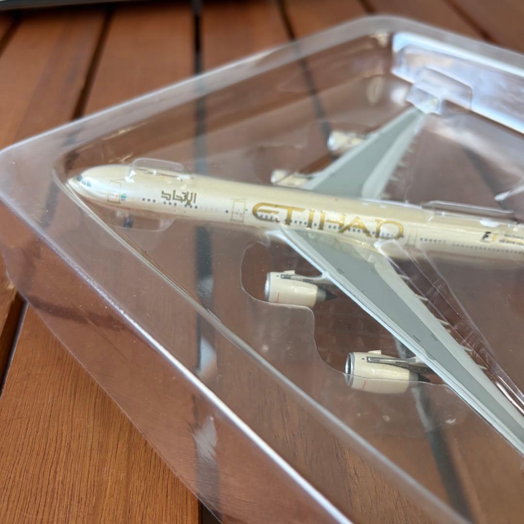希少 1/400 エティハド航空 A340-500 F1特別塗装機 ダイキャスト