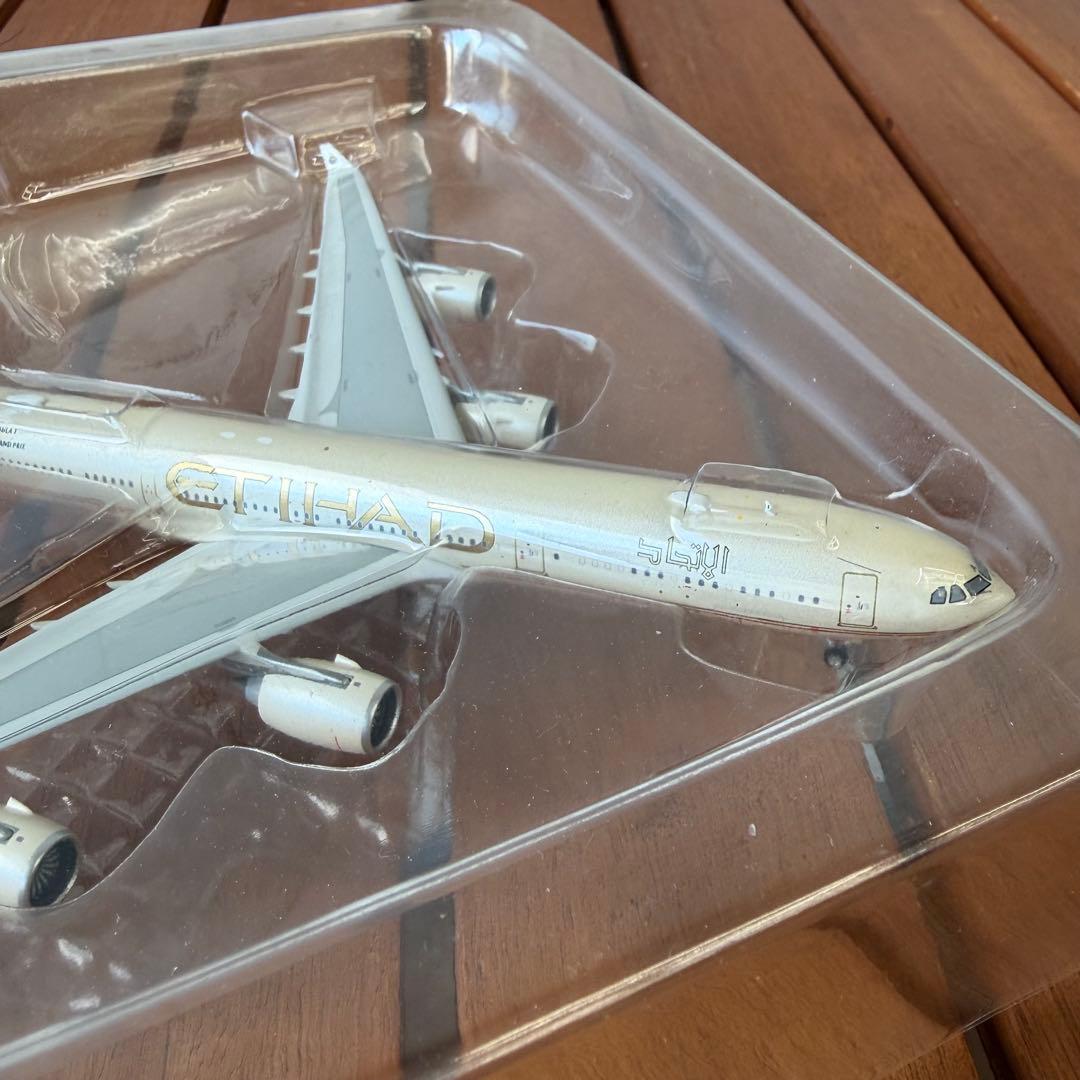 希少 1/400 エティハド航空 A340-500 F1特別塗装機 ダイキャスト
