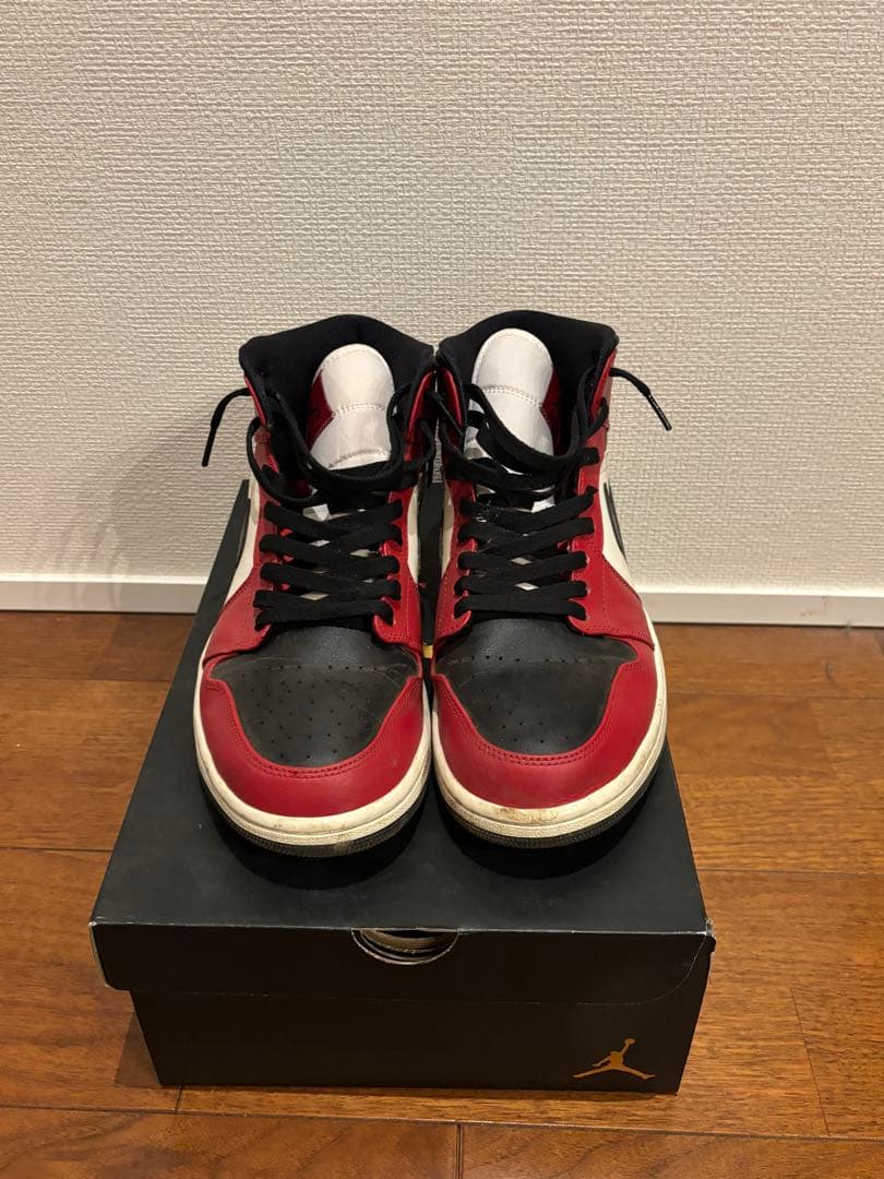 Nike Air Jordan 1 ミッドシカゴブラックトゥ