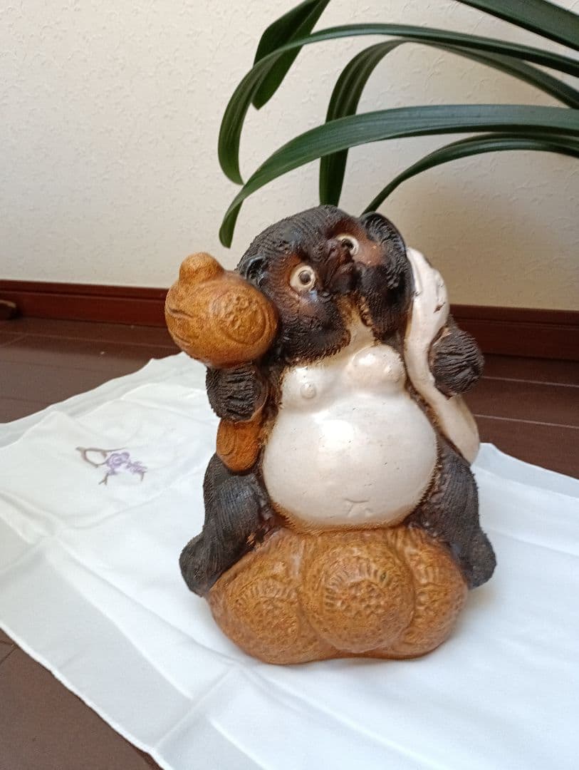たぬきの陶器置物 約20cm信楽焼縁起良い狸