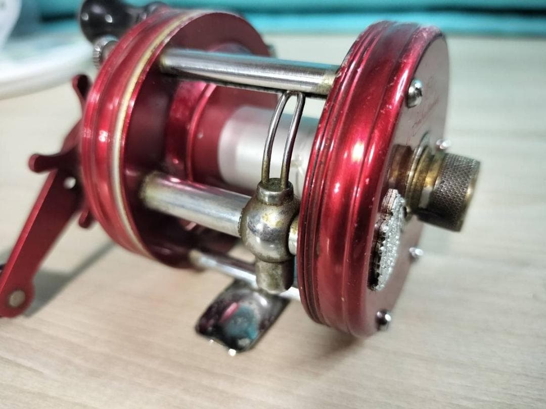 アブガルシア　アンバサダー5000　ビンテージ　リール abu 　レッド