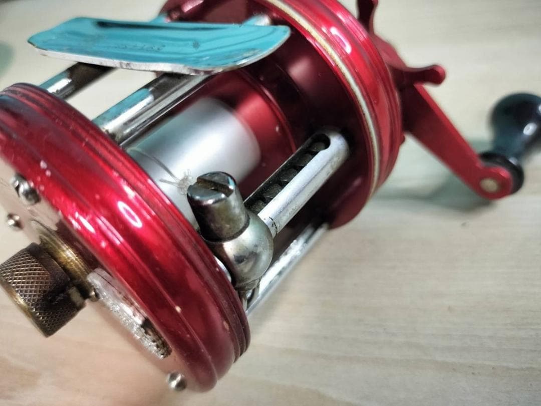 アブガルシア　アンバサダー5000　ビンテージ　リール abu 　レッド