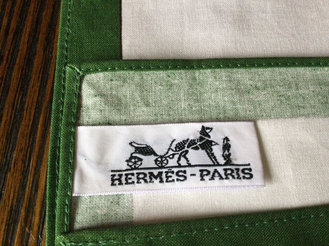HERMES エルメス４枚組　ランチョンマット２枚ナフキン２枚　未使用　箱付