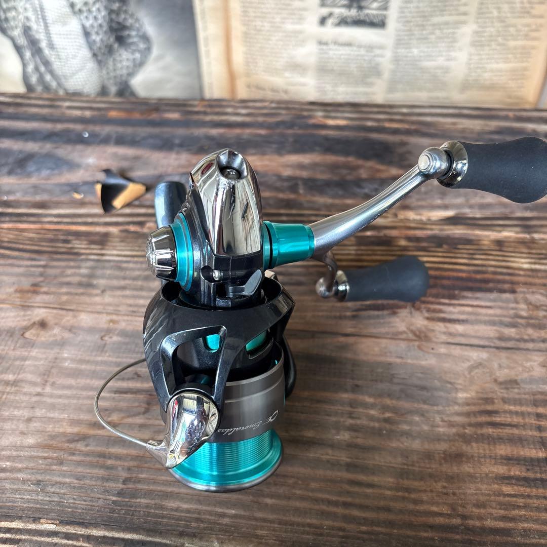 Daiwa LT2500-XH スピニングリール ブラック/ターコイズ