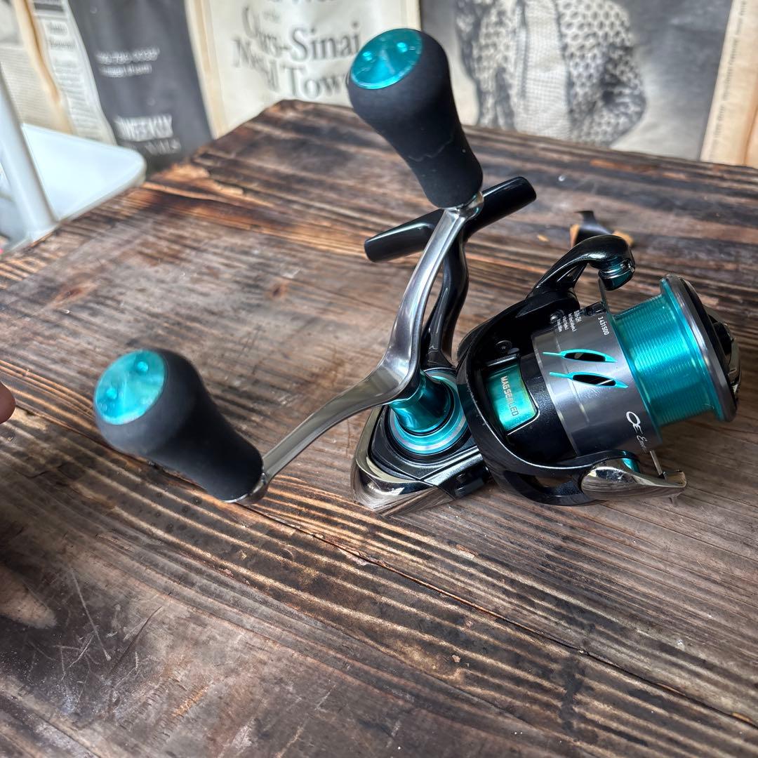 Daiwa LT2500-XH スピニングリール ブラック/ターコイズ
