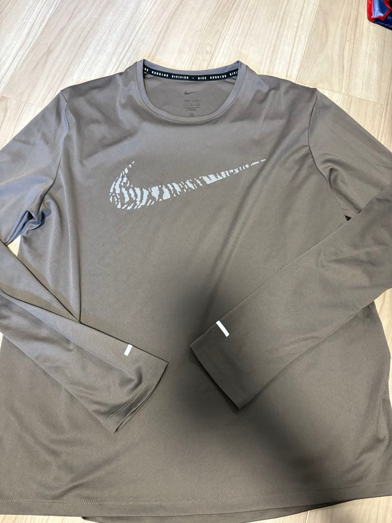 Nike DRI-FIT 長袖Tシャツ グレー　ランニングシャツ