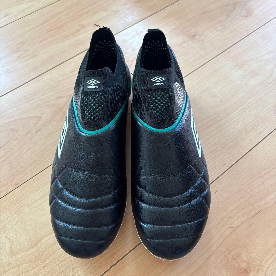 Umbro ブラック サッカーシューズ FG