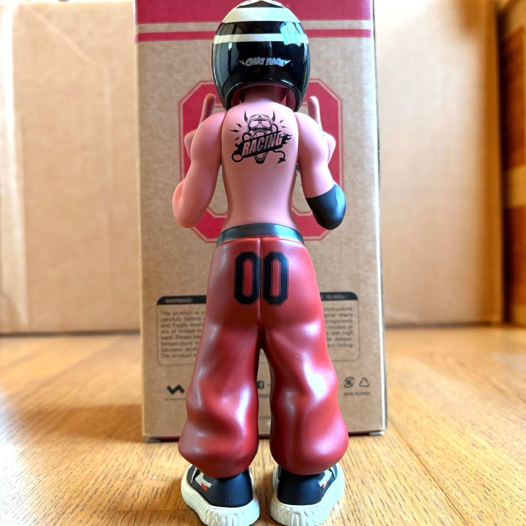 ヘル イェ　コラボ　ヘルメット　アートトイ　デザイナーズトイ