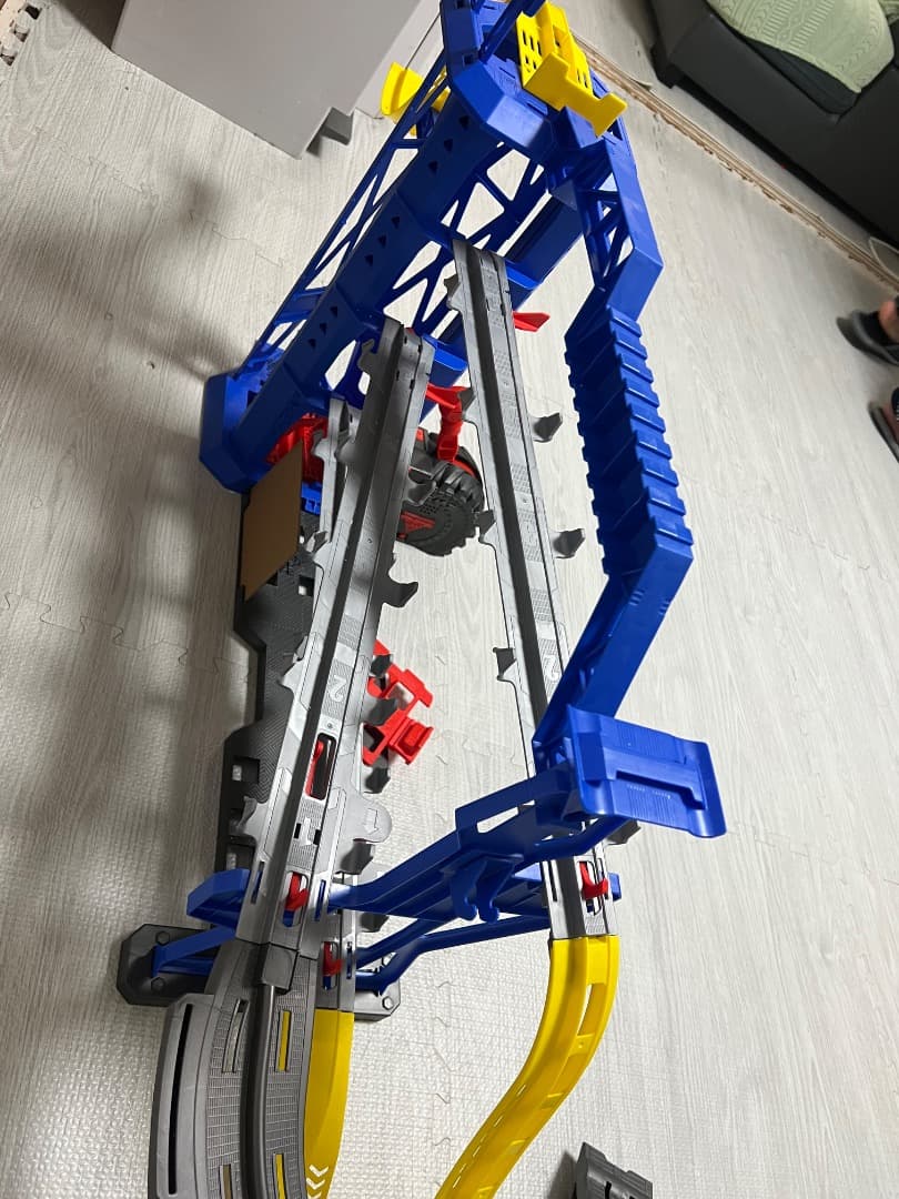 ミニカー Monster Jam Garage Playset