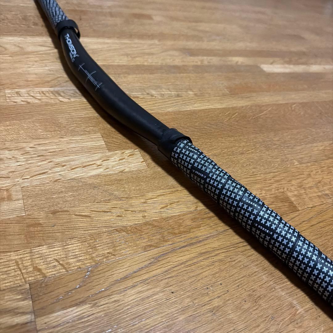 THOMSON carbon riser bar 680mmカットあり