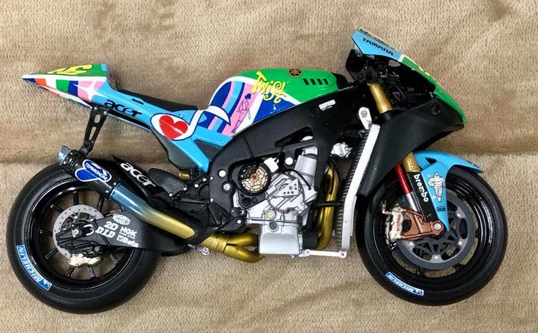 YZR-M1 ミニチャンプス ヤマハ MotoGP2007 Assen1/12